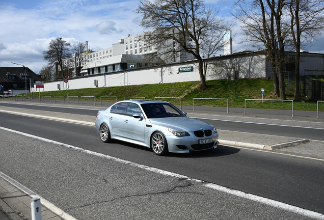 BMW M5 E60 2005