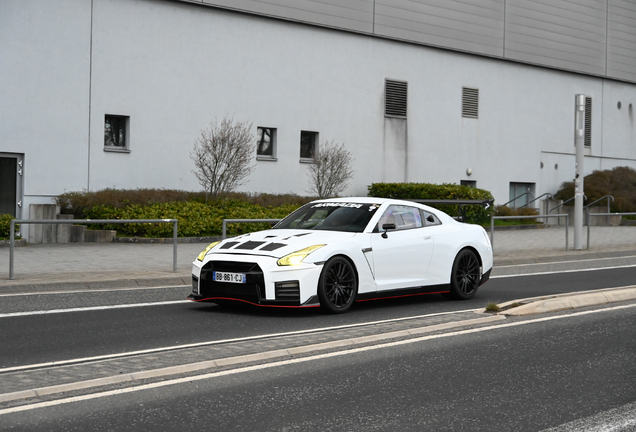 Nissan GT-R