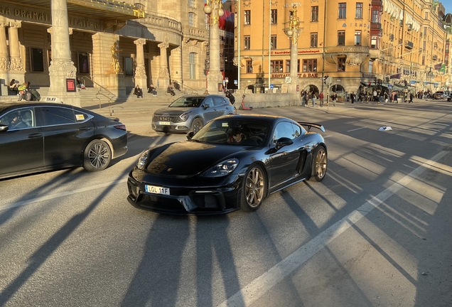 Porsche 718 Cayman GT4