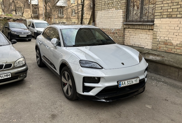 Porsche Macan EV Turbo