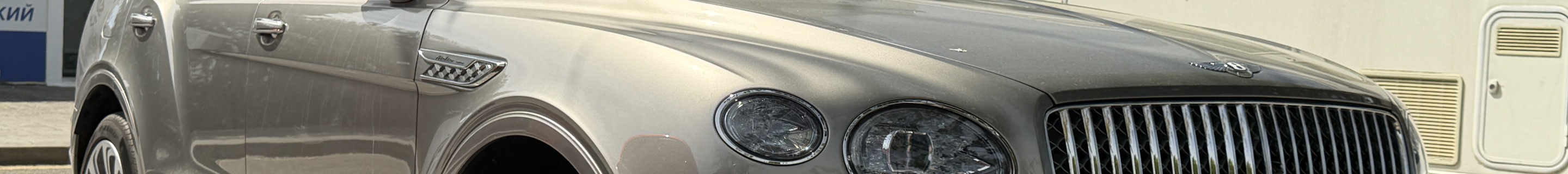 Bentley Bentayga V8 2025 Atelier Edition