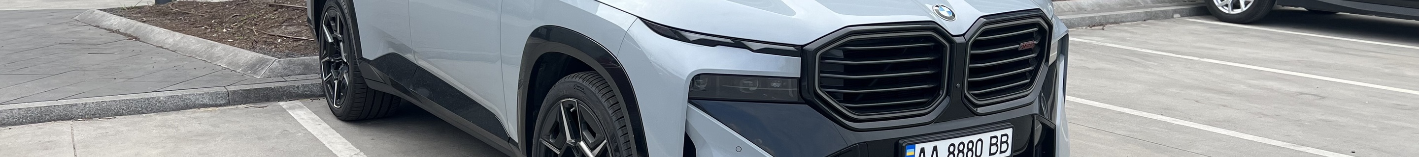 BMW XM G09 Label Red