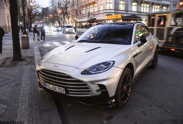 Aston Martin DBX707
