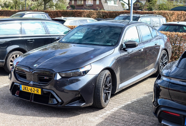 BMW M5 G90