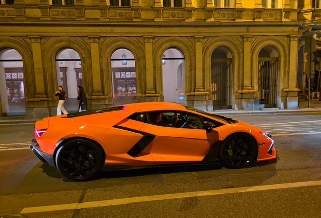 Lamborghini Revuelto