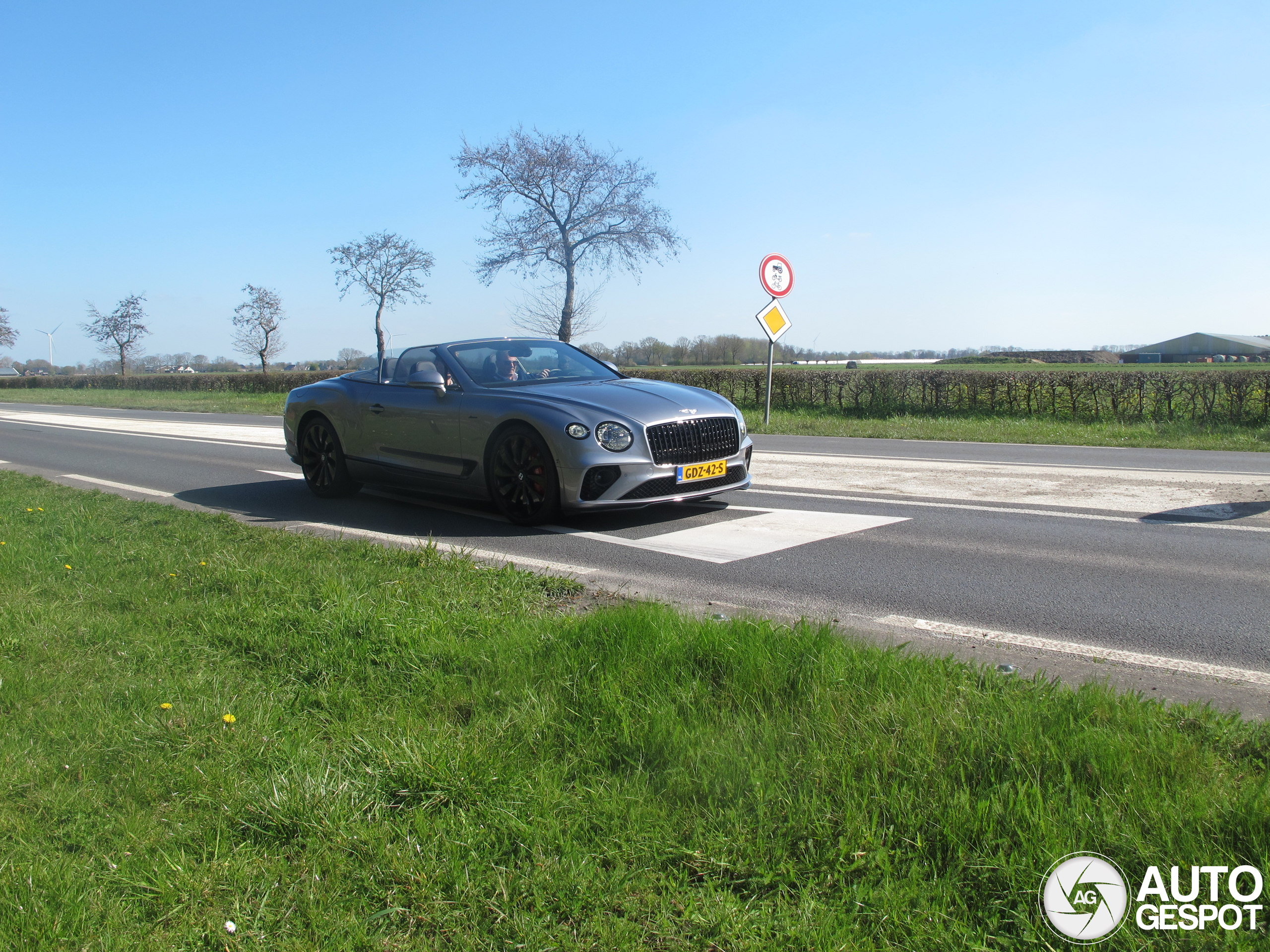 Bentley Continental GTC 2019