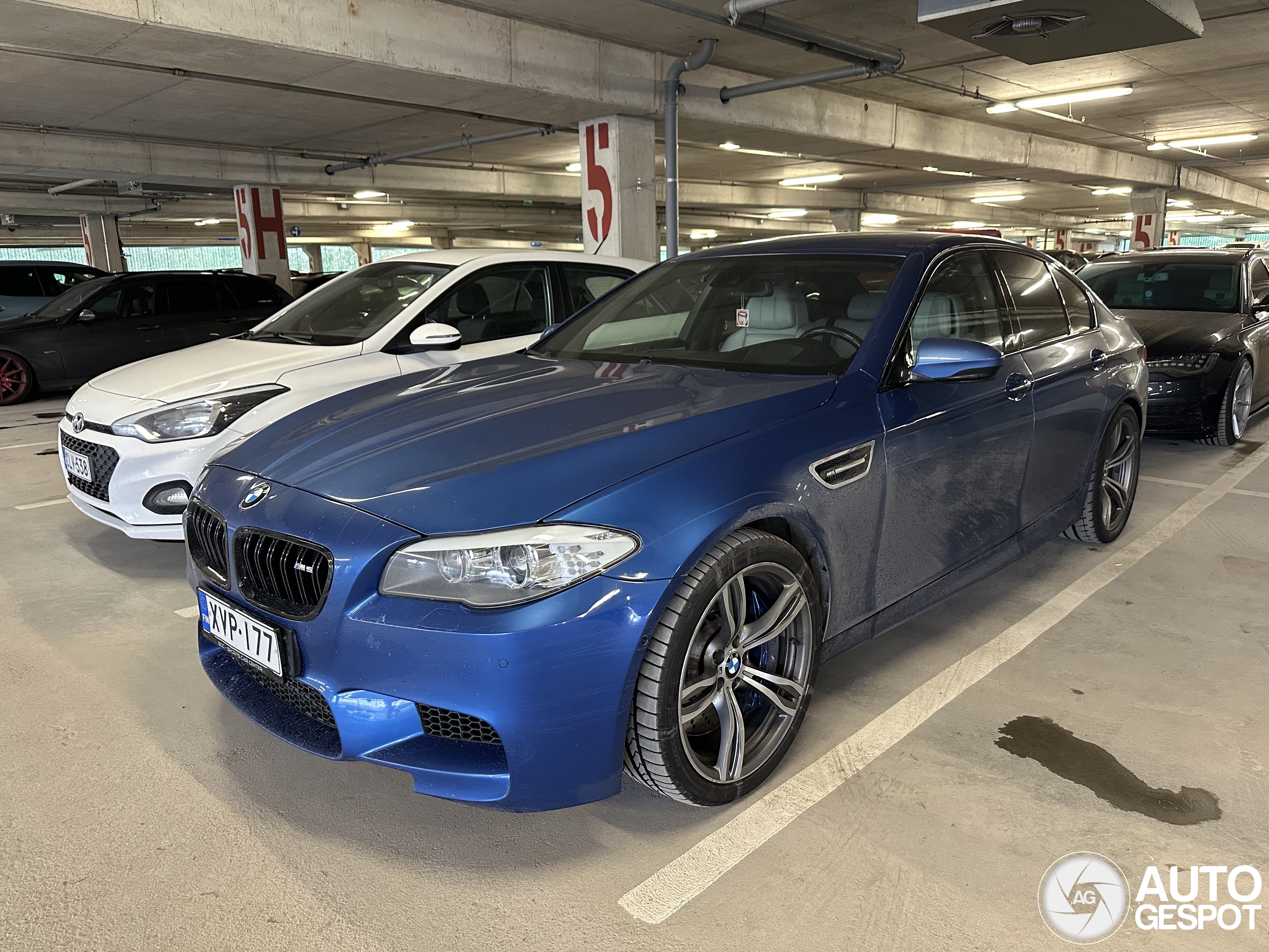 BMW M5 F10 2011