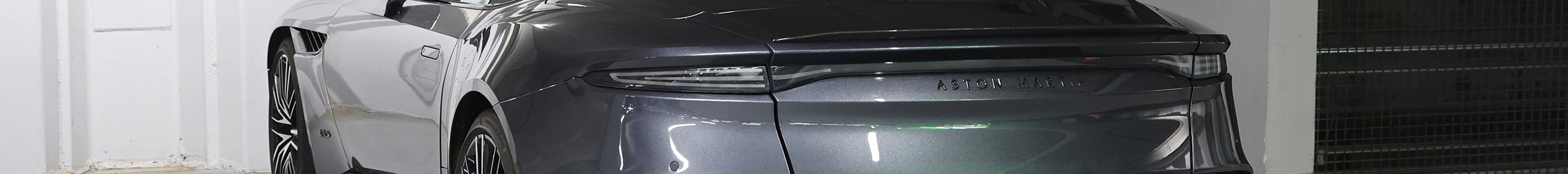Aston Martin DBS Superleggera Volante