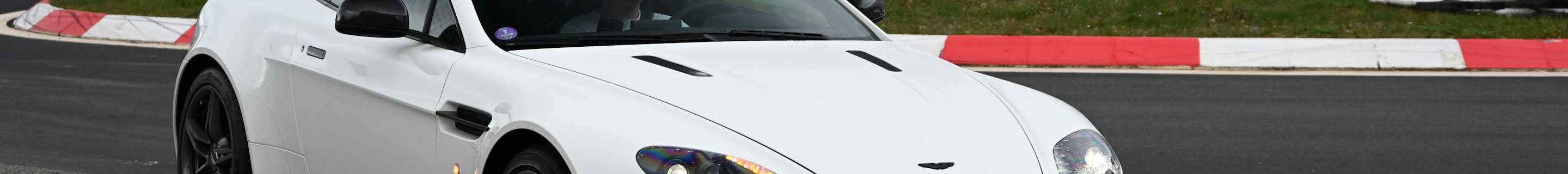 Aston Martin V8 Vantage 2012