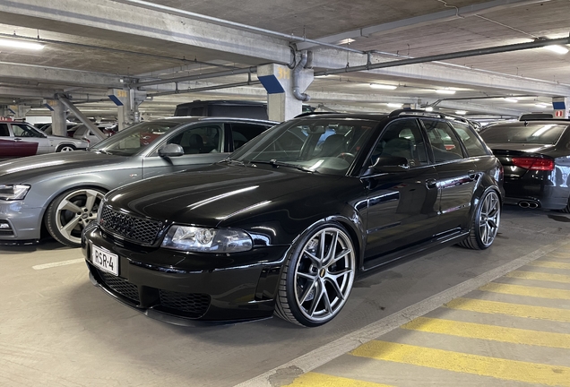 Audi RS4 Avant B5