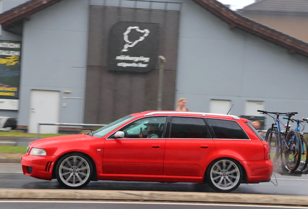 Audi RS4 Avant B5