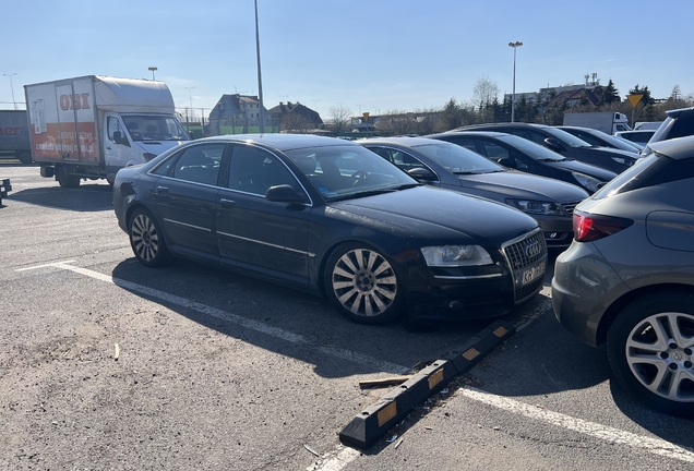 Audi S8 D3