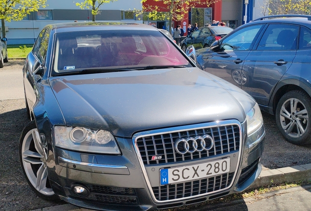 Audi S8 D3