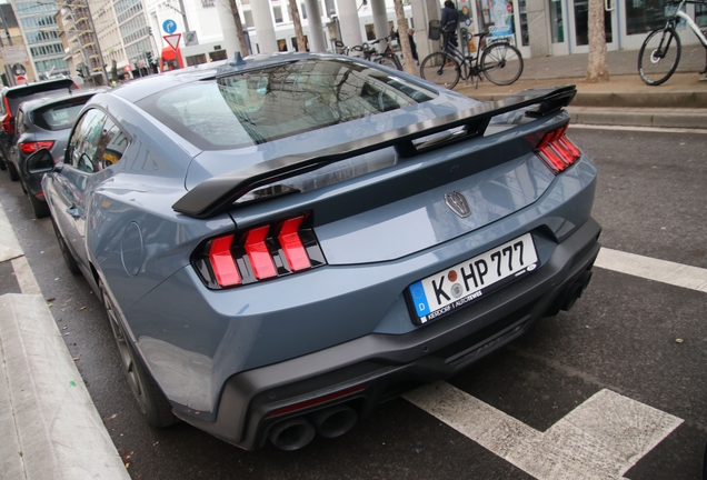 Ford Mustang Dark Horse 2024