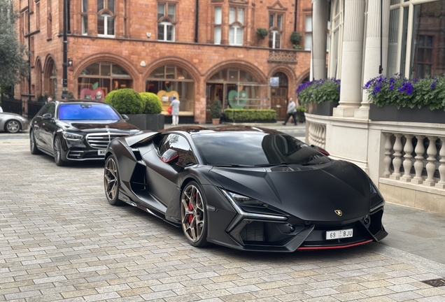 Lamborghini Revuelto