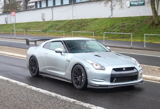 Nissan GT-R