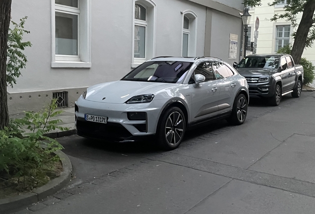 Porsche Macan EV Turbo