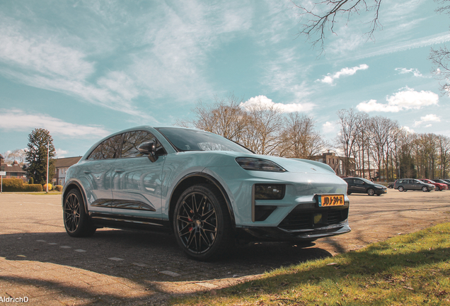 Porsche Macan EV Turbo