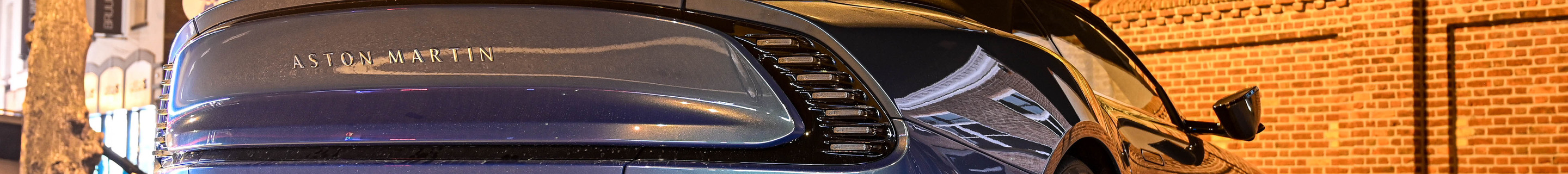 Aston Martin Vanquish Volante 2025