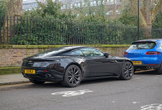 Aston Martin DB11 V8
