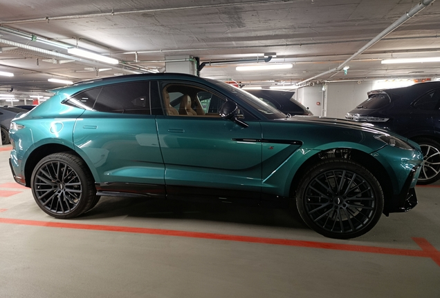Aston Martin DBX S