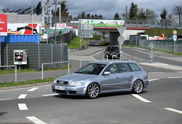 Audi RS4 Avant B5
