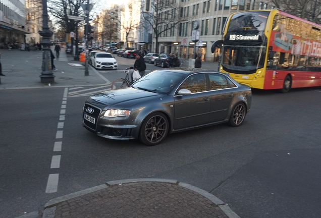 Audi RS4 Sedan