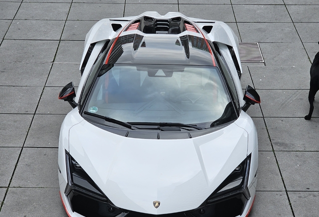 Lamborghini Revuelto