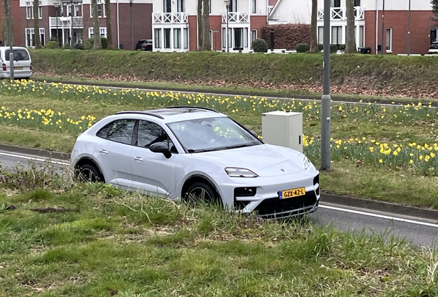 Porsche Macan EV Turbo