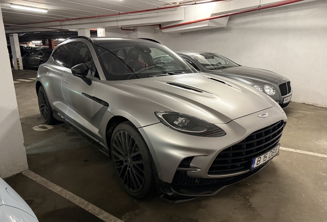 Aston Martin DBX707