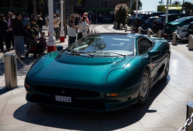 Jaguar XJ220