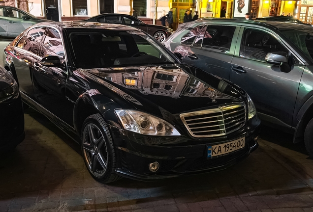 Mercedes-Benz S 65 AMG V221