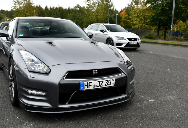Nissan GT-R 2011