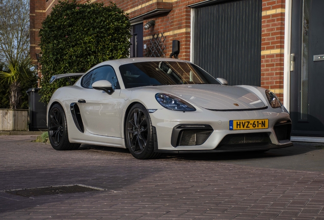 Porsche 718 Cayman GT4