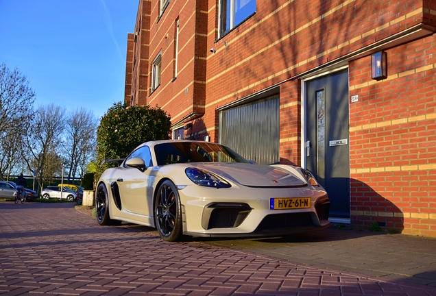 Porsche 718 Cayman GT4