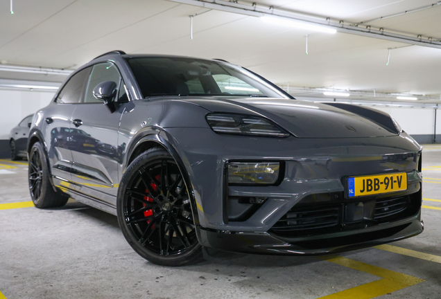 Porsche Macan EV Turbo