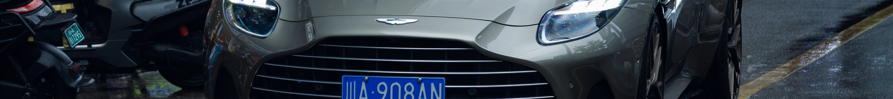 Aston Martin DB12 Volante