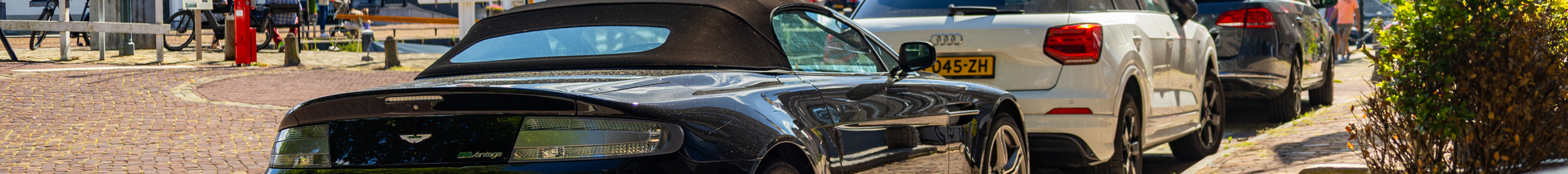 Aston Martin V8 Vantage N400 Roadster