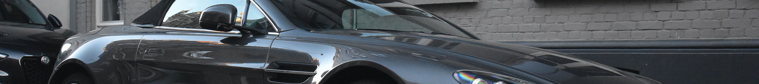 Aston Martin V8 Vantage Roadster 2012