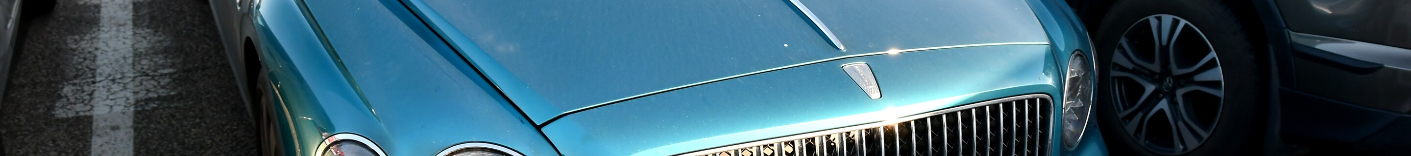 Bentley Flying Spur Hybrid Azure