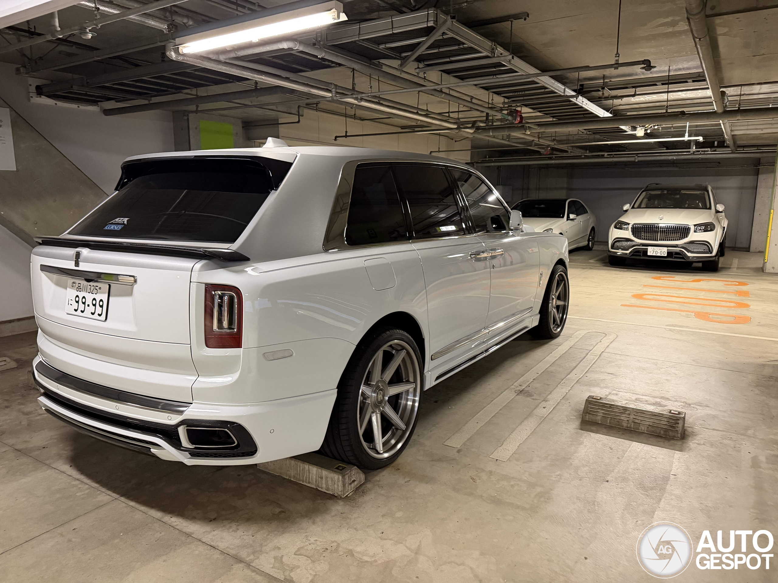 Een duo van wanstaltige SUV's