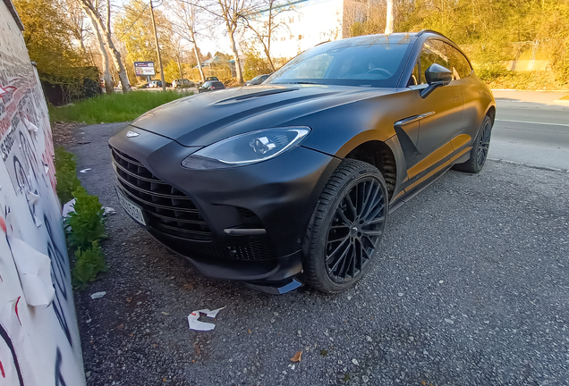 Aston Martin DBX707