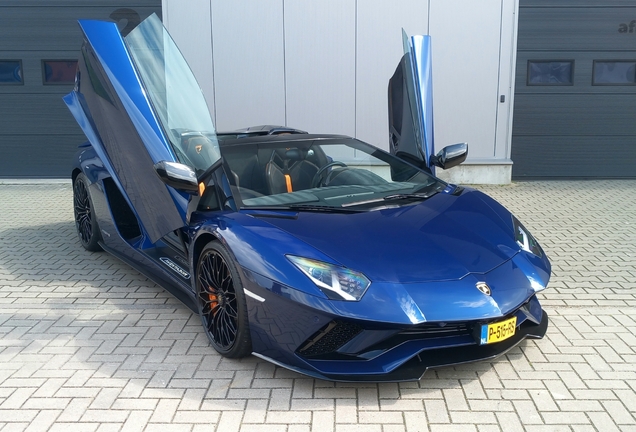 Lamborghini Aventador S LP740-4 Roadster