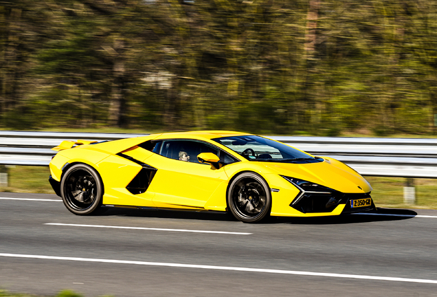 Lamborghini Revuelto