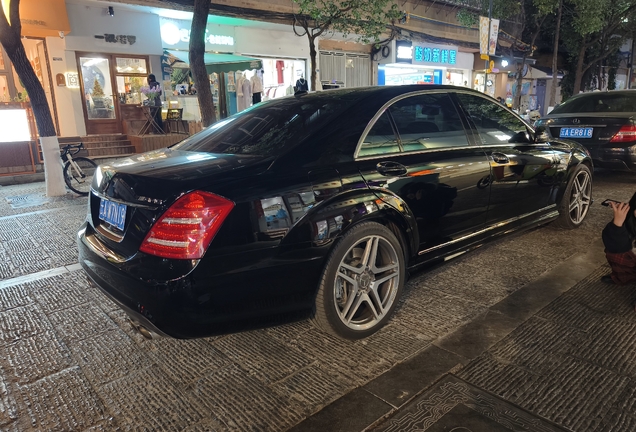 Mercedes-Benz S 65 AMG V221