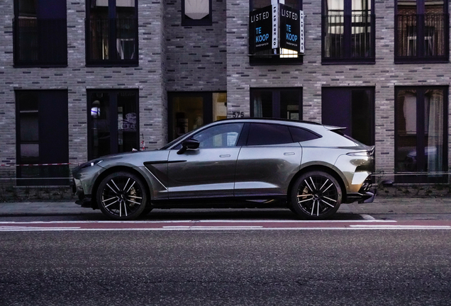 Aston Martin DBX707