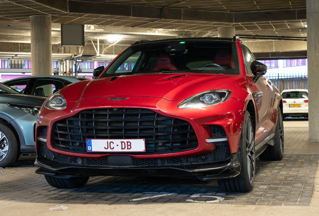 Aston Martin DBX707