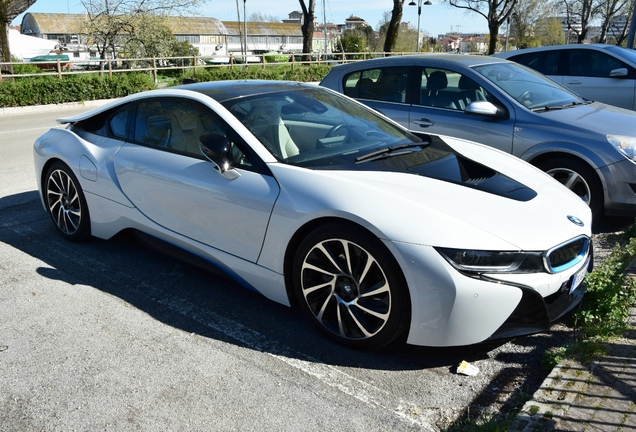 BMW i8