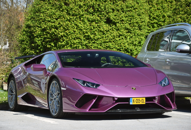 Lamborghini Huracán LP640-4 Performante