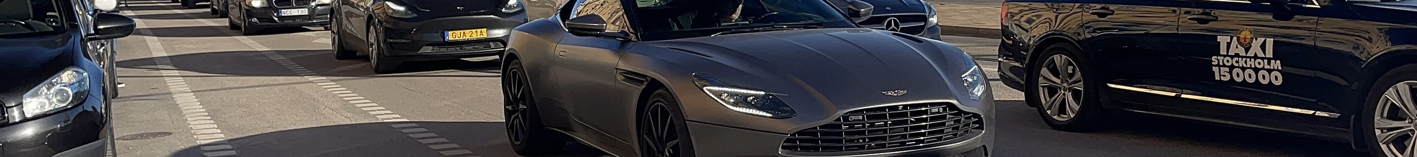 Aston Martin DB11 V8